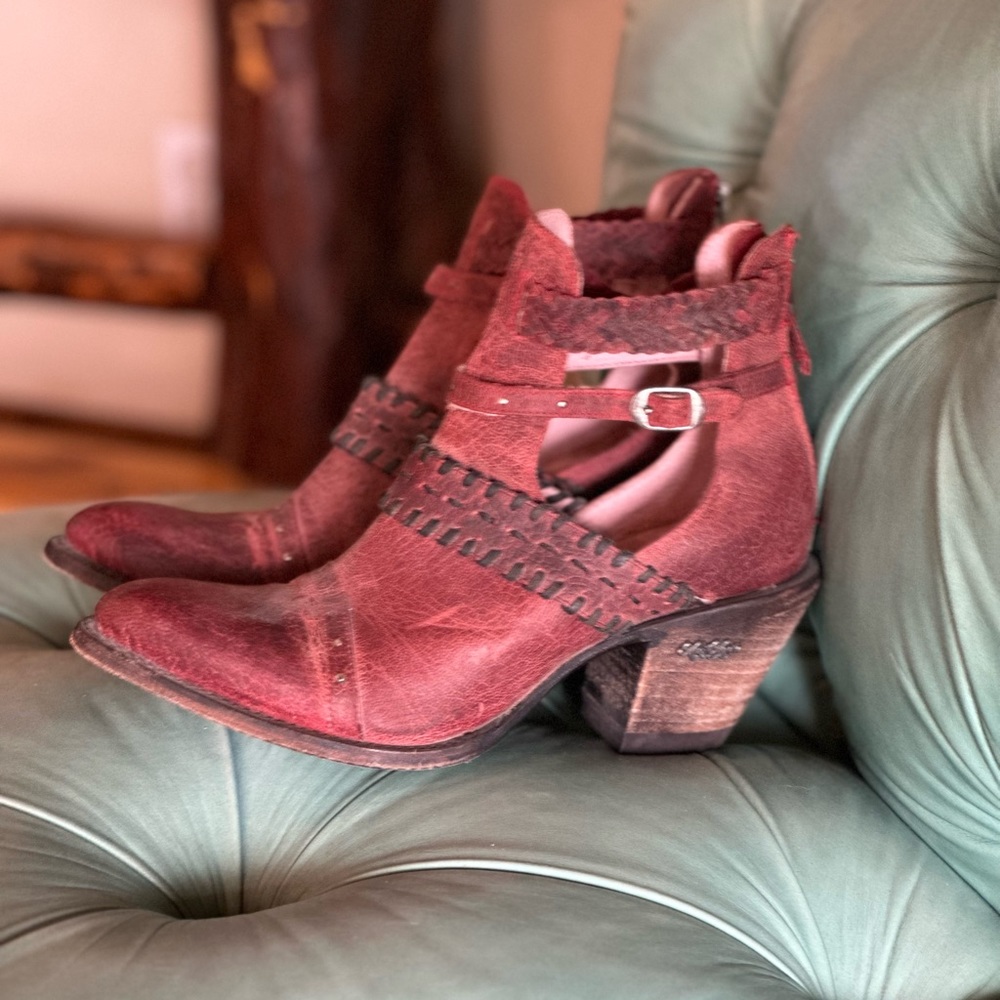 Miss Macie (Macie Bean) Booties !! Only worn once !!!